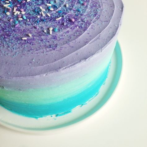 Ombre Blue Cake, Avatar Cake, Alcohol Cake, Elsa Birthday Party, Whipped Cream Cheese Frosting, Anna Birthday, Pastel Ombre, Frozen Themed Birthday Party, 4th Birthday Cakes