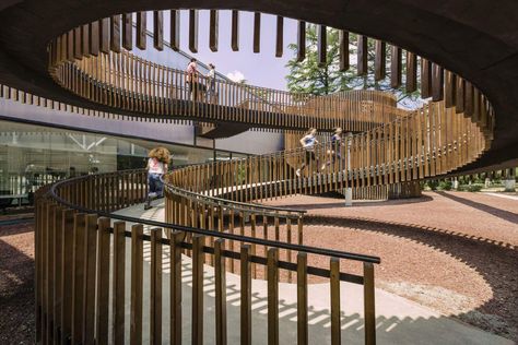 Ramps Architecture, Plans Architecture, Wood Staircase, Landscape Architecture Design, Architecture Design Concept, Landscaping Tips, Architecture Presentation, School Architecture, Concept Architecture