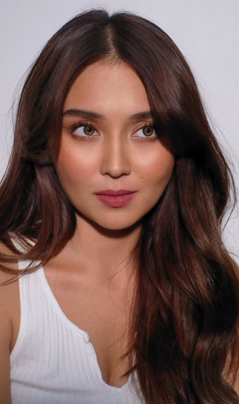 Kathryn Bernardo - July 2019 #kathrynbernardo #danielpadilla #kathniel ccto Light Make Up For Morena, Kathryn Bernardo Make Up, Morena Hair Color Ideas Filipina, Kathryn Bernardo Hair Color, Make Up For Morena Skin Filipina, Morena Makeup Filipina, Kathryn Bernardo Hair, Hair Color For Morena Skin Filipina, Kathryn Bernardo Hairstyle