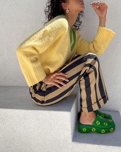 LISA SAYS GAH (@lisasaysgah) • Instagram photos and videos Green Clogs Outfit, Lisa Says Gah Aesthetic, Womens Clogs Outfits, Eccentric Maximalist, Yellow And Green Outfit, Thrift Bundle, Summer Thrift, Colorful Streetwear, Stylish Winter Coats