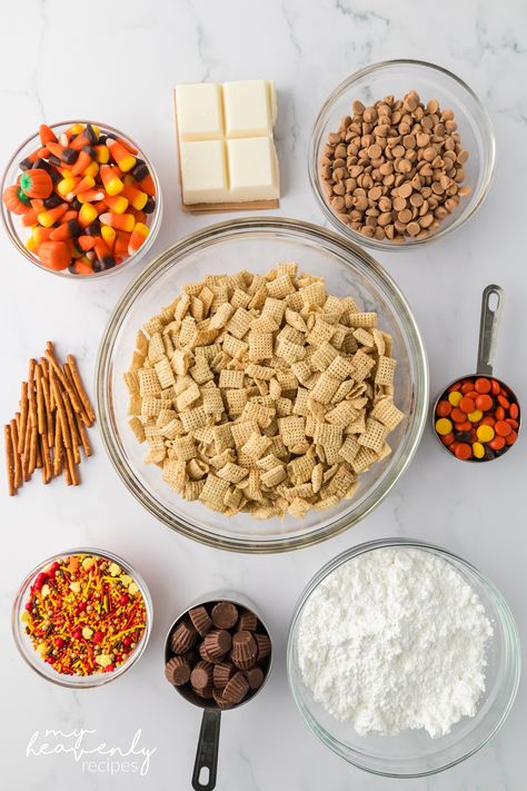 Thanksgiving Chex Mix Recipes Puppy Chow, Autumn Puppy Chow, Harvest Puppy Chow, Puppy Chow Thanksgiving, Thanksgiving Puppy Chow, Fall Puppy Chow, Puppy Chow Mix, Fall Snack Mixes, Puppy Chow Recipes