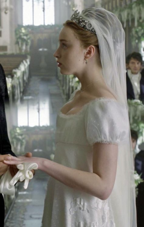 Bridgerton | Netflix | 1 Temporada | 1 Season | Phoebe Dynevor #Netflix #Bridgerton #DaphneBridgerton Bridgestone Wedding, Pride And Prejudice Dress, Regency Wedding Dress, Deepika Padukone Dresses, Empire Line Wedding Dress, Bridgerton Daphne, Bridgerton Fashion, Regency Wedding, Daphne Bridgerton