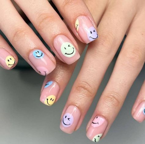 Pastel Smiley Face Nails, Smile Nails Design, Smiley Face Nail Designs, Face Nail Designs, Smiley Nail Art, Nails With Stickers, Design Nails 2023, Playful Nails, Smile Nails