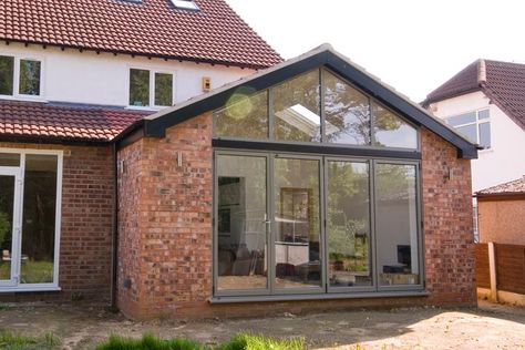 Love doors with skinny edges and triangle at the top Rear Extension Ideas, Single Storey Rear Extension, Extension Veranda, Brick Extension, Bungalow Extensions, Single Storey Extension, Kitchen Diner Extension, Garden Room Extensions, House Extension Plans