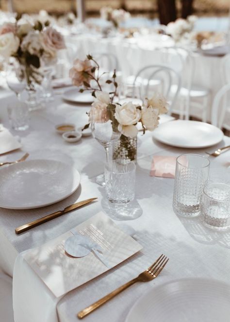 Tafel Decor, Garden Wedding Venue, Neutral Wedding, Wedding Table Decorations, Wedding Table Settings, Wedding Tablescapes, Minimalist Wedding, Decoration Table, Place Settings