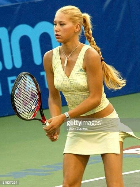 Anna Kournikova Anna Kournikova Tennis, Camila Giorgi, Women Athletes, Female Tennis, Anna Kournikova, Ladies Tennis, Enrique Iglesias, Tennis Fashion, Maria Sharapova