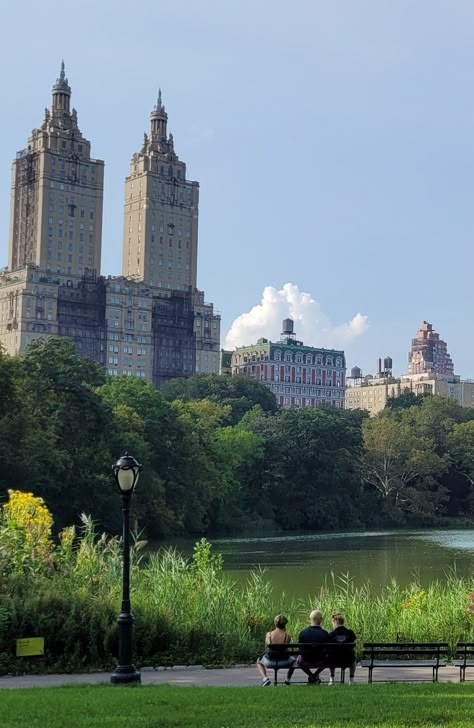 New York, Central Park in Summer Central Park Summer Aesthetic, Central Park Wallpaper, New York Aesthetic Summer, New York Facts, Central Park Summer, Central Park Aesthetic, New York Central Park, Nyc Central Park, New York City Central Park