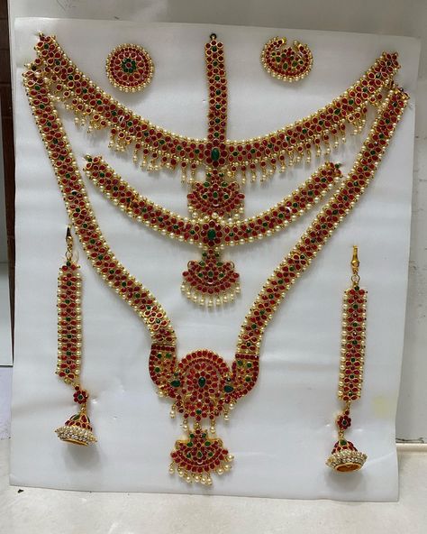 #indiantraditionaljewellery #bharatanatyamdanceflowers #classicaldanceaccessories #indianclassicaldancejewellery #bhratanatyamdancehairaccessories #southindiajewellery #classicial dance #india #indian jewellery To Order WhatsApp +919849713635 Bharatnatyam Jewellery, Silk Thread Bangles Design, Flower Jewelry Designs, Indian Wedding Makeup, Thread Bangles Design, Bride Jewelry Set, Jewellery Photography, Indian Classical Dance, India Culture