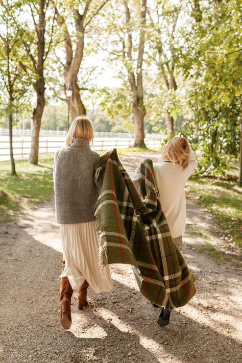 Countryside Outfit, Kasia Tusk, Countryside Fashion, Daily Moments, Winter Family, English Style, Child Care, Photo Outfit, Fall Family