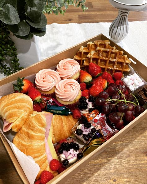 Breakfast Mothers Day, Mother’s Day Breakfast Surprise, Mother’s Day Breakfast, Mothers Day Gift Box Ideas, Graze Box Ideas, Charcuterie Bar, Beautiful Bakery, Breakfast Pictures, Breakfast Basket