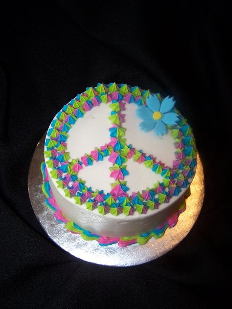 Peace Sign - MUST make this cake!!! Peace Sign Cakes, Peace Cake, Hippie Cake, Hippie Birthday, Dr Martin Luther King, Birthday Cake Ideas, Different Cakes, Food Heaven, Special Cake