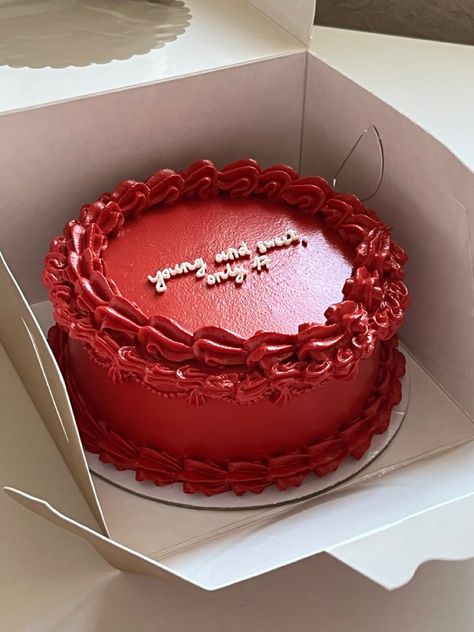 Red Birthday Cake Aesthetic, Red Colour Cake, Dark Red Birthday Cake, Red Rosette Cake, Dark Red Cake, Red Cake Ideas, Red Cake Designs Birthday, Red Cake Aesthetic, Red Vintage Cake