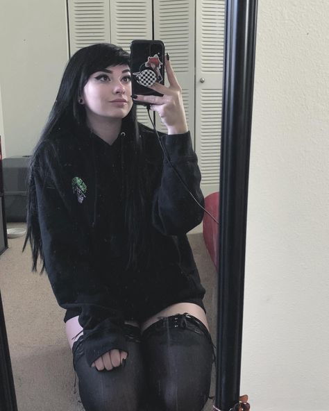 Goth Mommy, Goth Mom, Emo Goth, Cute Makeup, High Socks, Anime Chibi, Socks, Outfit Inspo, Makeup