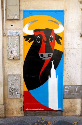 Bull Art, Seville Spain, A Bull, Street Art Graffiti, Painted Doors, Summer Art, Punch Needle, Seville, Art Abstrait