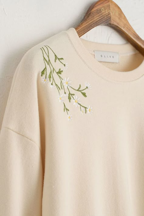 Clothes Embroidery Diy, Diy Vetement, Pola Sulam, Embroidery On Clothes, 자수 디자인, Embroidery Sweatshirt, Simple Embroidery, Shirt Embroidery, Embroidered Clothes