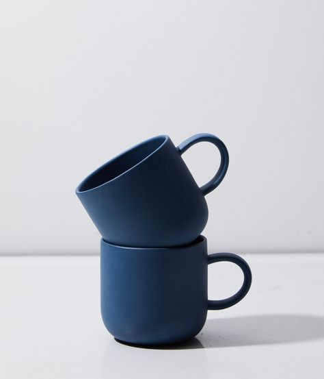 Ceramic Cup Designs, Mug Cup Design, Ceramic Crockery, Blue Coffee Cup, Ceramics Cup, Pottery Molds, Blue Coffee Cups, Kitchen Gadgets Unique, Coffee Logo