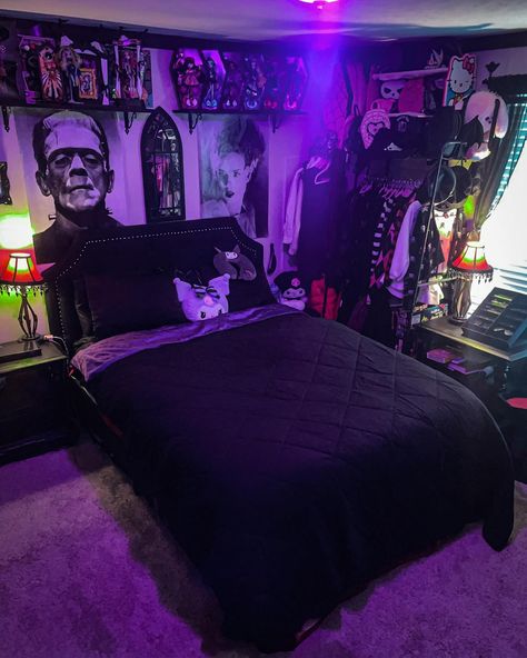 All posts • Instagram Goth Room Decor Ideas, Cozy Bedroom Dark, Purple And Black Room, Goth Bedrooms, Gothic Room Ideas, Goth Room Ideas, Horror Bedroom, Horror Room, Grunge Bedroom