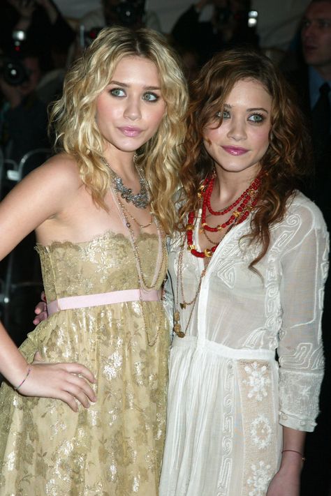 A 2000s Fashion History Lesson: Logos, Low-Rise, and It Bags 2000s Boho, The Olsen Twins, Hilary Rhoda, It Bags, Early 2000s Fashion, Olsen Twins, Louis Vuitton Pink, Casual Chic Outfit, Low Rise Jeans