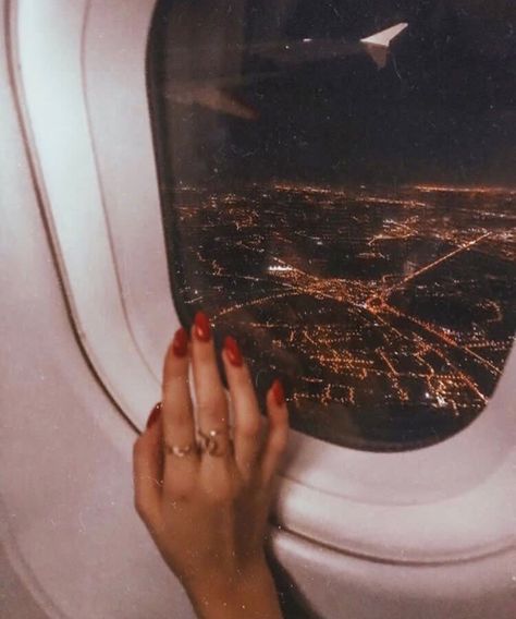 #view #wanderlust #city #light #nails #night #airplane #luxury #travel #photography  https://weheartit.com/entry/327200476 Boujee Aesthetic, Airplane Window, Rich Girl Lifestyle, Classy Aesthetic, Luxury Aesthetic, Future Lifestyle, Trik Fotografi, Dream Lifestyle, City Aesthetic