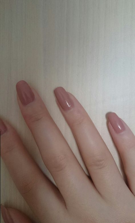 Nude nail polish @uraniadaily Aesthetic Nail Polish Colors, Nude Nail Paint, Nail Paint Shades, Nail Polish Shades, Girly Dp, Nude Nail Polish, Cute Simple Nails, Nude Nail, Cute Nails For Fall