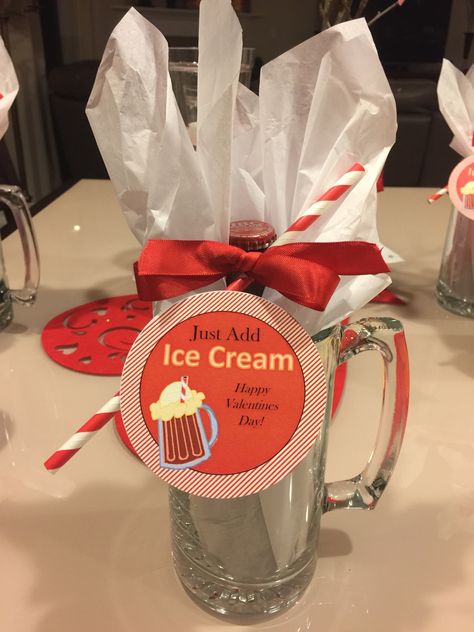 Root Beer Float Gift Basket, Root Beer Gift Ideas, Valentines Gift For Coworkers Diy, Valentines Gifts For Coworkers, Work Morale, Gifts For Office Staff, Coworkers Valentines, Simple Valentines Gifts, Homemade Tags