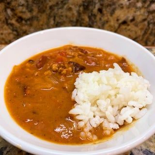 Zippys Chili Recipe, Chili And Rice, Portuguese Bean Soup, Sausage And Beans, Portuguese Sausage, Bbq Food Truck, Local Recipes, Chili Rice, Island Recipes