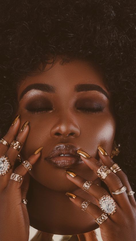 Tobi O. 🇳🇬📸 on Twitter: "Snippets in Color.… " Maquillage Yeux Cut Crease, Dark Skin Beauty, Dark Skin Makeup, Brown Girl, Brown Aesthetic, Black Women Art, Black Excellence, Black Culture, Brown Skin