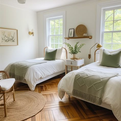 Guest Bedroom Two Full Beds, Two Beds Guest Room, Scandi Primary Bedroom, Guestroom Ideas House Guests, Twin Bed Guest Rooms, Guest Bedroom Ideas Two Beds, Grandparents Room Ideas, Two Beds Bedroom Ideas, Large Guest Room Ideas