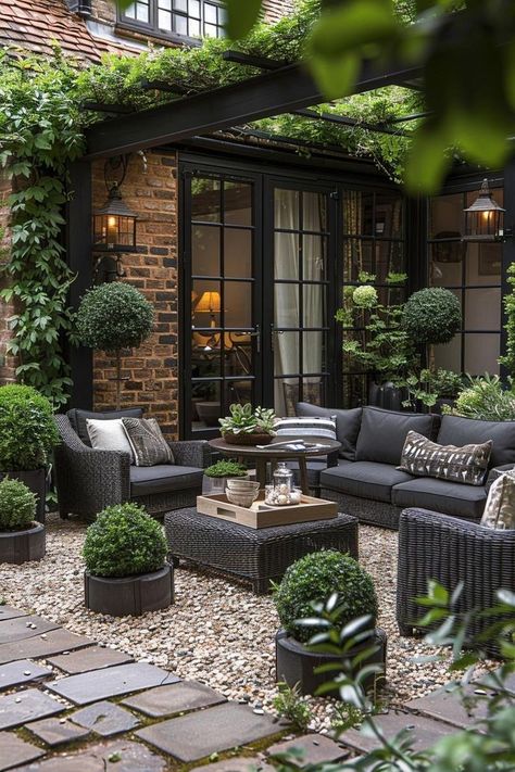 Small Gardens Ideas Design, Potted Garden Ideas, Small Garden Patio Ideas, Garden With Potted Plants, Courtyard Landscaping Ideas, Small Back Garden Ideas, Patio Designs And Ideas Layout, Small Gardens Ideas, Small Courtyard Garden Ideas