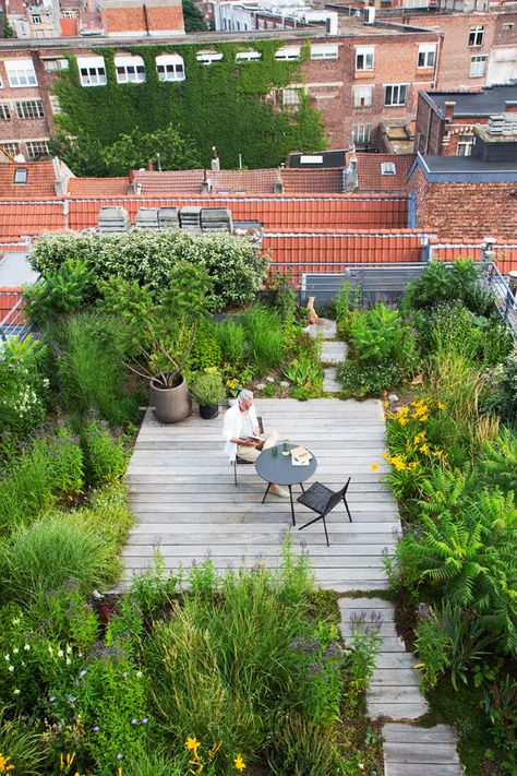 Tribù project, green city terrace with branch table and chairs Roof Terraces, Roof Garden Design, Green Roofs, Rooftop Terrace Design, Green Oasis, Terrace Design, Rooftop Garden, Garden Care, Roof Garden