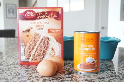 copycat starbucks pumpkin load hazeleyesmom.com Cake Mix Pumpkin Bread, Starbucks Pumpkin Loaf, Cake Mix Pumpkin, Cake Mix Banana Bread, Moist Spice Cake, Lemon Bread Recipes, Apple Dump Cake Recipe, Recipes Using Cake Mix, Pumpkin Cravings