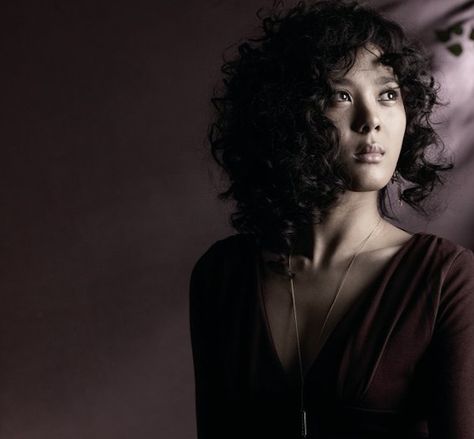 Tasha AKA Yoon Mi Rae | 21 Asian American Musicians You Need To Get Behind Right Now Yoon Mirae, Yoon Mi Rae, Korean Hiphop, Drawing Portraits, Bluff City, Black Korean, Female Inspiration, Asian Culture, Black Makeup