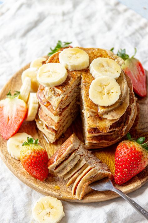 Vegan Quinoa Pancakes with Banana Pancakes With Banana, Quinoa Pancakes, Quinoa Flour, Turmeric Smoothie, Vegan Quinoa, Flax Seed Recipes, Pancakes Ingredients, Pancakes Easy, Bulk Food