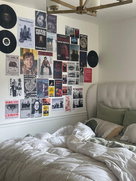 Tv Girl Room Aesthetic, Tv Girl Poster Aesthetic, Phoebe Bridgers Bedroom, Bedroom Lana Del Rey, Lana Del Rey Poster, Lana Del Rey Bedroom Aesthetic, Lana Del Rey Room Aesthetic, Phoebe Bridgers Poster, Lana Del Rey Room