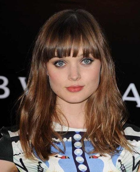 Hot Women with Doe Eyes | List of Doe Eyed Celebrities Rodeo Hair, Western Hairstyles, Bella Heathcote, Strong Jawline, Original Makeup, How To Cut Bangs, Square Face Shape, Doe Eyes, Square Face