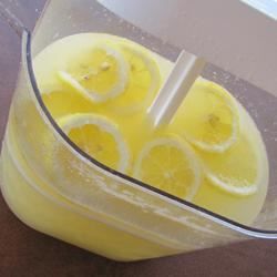 Vanilla Lemonade Recipe, Southern Lemonade, Vanilla Lemonade, Vanilla Drinks, Brunch Sides, Frozen Lemonade, Lavender Lemonade, Lemonade Recipe, Shakes Drinks