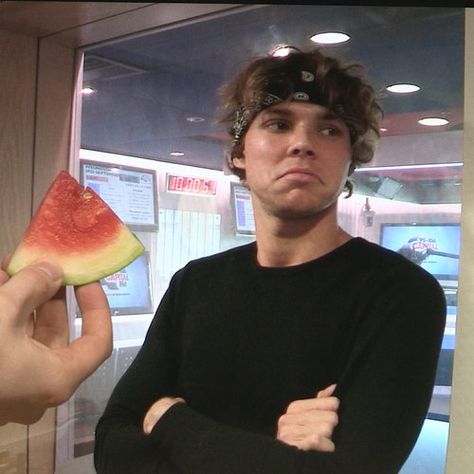 WATCH: 5SOS Won't Eat Their Fruit - Capital FM Aston Irwin, 5sos Ashton, 5sos Funny, 5sos Memes, 5sos Pictures, 5sos 1d, 5 Second Of Summer, Five Seconds Of Summer, Michael Clifford