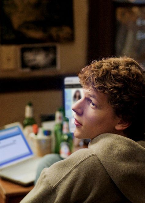 Jesse Eisenberg in The Social Network (2010) Jason Ritter, Eva Amurri, Jesse Eisenberg, The Social Network, Banks, Social Network, The Social, Desk, Education