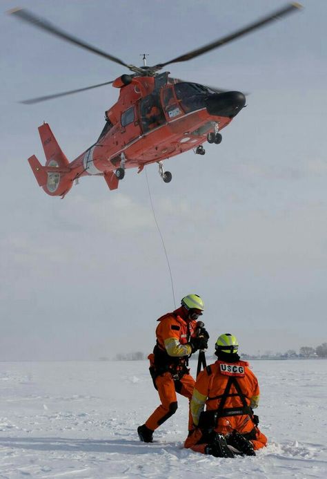 Frozen Hoist Coast Guard Rescue Swimmer, Rescue Swimmer, Coast Guard Helicopter, Semper Paratus, Coast Guard Rescue, Rescue Helicopter, Military Images, Us Coast Guard, United States Military