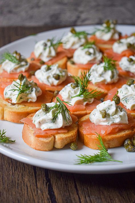 Smoked Salmon Crostini, Salmon Crostini, Salmon Appetizer Recipes, Oven Roasted Salmon, Toasted Crostini, Lake Food Ideas Summer, Food Ideas Summer, Lake Food Ideas, Summer Corn Salad