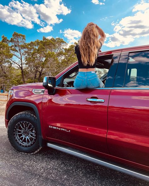 Truck Pose idea Outdoor Boudiour Ideas With Truck, Truck Poses Photo Ideas, Pickup Truck Photoshoot, Single Poses Photo Shoots, Poses With Truck, Truck Poses, Cut Pic, Truck Pics, Hoco Pics