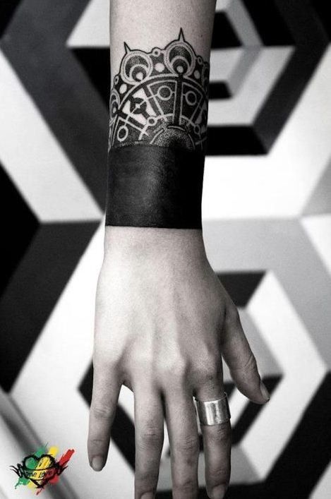 Blackwork wrist tattoo. Elegant Wrist Tattoos, Black Bracelet Tattoo, Forearm Cover Up Tattoos, Mandala Wrist Tattoo, 27 Tattoo, Tattoo Fixes, Wrist Band Tattoo, Wrist Tattoo Cover Up, Cuff Tattoo