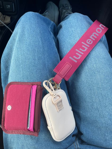 Lulu Lemon Lanyard, Car Key Lanyard Aesthetic, Car Lanyard Aesthetic, Cute Key Chains For Car Keys With Wallet, Car Keys Lanyard, Things To Put On Your Keychain, Lulu Lemon Key Chain, Key Inspo Aesthetic, Lululemon Car Keychain