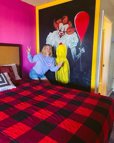 Clown Hotel, Clown Motel, Haunted Objects, Tonopah Nevada, Creepy Clowns, Motel Room, Pennywise The Clown, The Clown, Haunted Places