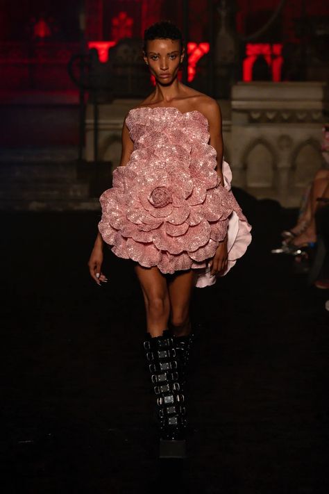 Christian Cowan RTW Spring 2024 Christian Cowan, Upscale Fashion, Spring 2024, Spring Collection, Fashion News, Ready To Wear, Sparkle, Vogue, How To Wear