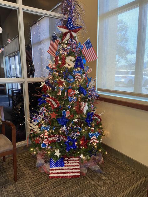 Grinch Tree Ideas, 4th Of July Tree, Year Round Christmas Tree, Patriotic Tree, Patriotic Christmas Tree, Grinch Tree, Seasonal Tree, Patriotic Christmas, Holiday Trees