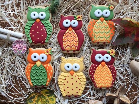 AUTUMN COOKIES - Cookie by La Shay by Ferda Ozcan - CakesDecor Owl Cookies Decorated Royal Icing, Owl Cookies Decorated, Owl Sugar Cookies, Owl Cookies Royal Icing, Sunflower Leaf, Autumn Cookies, Autumn Owl, Ladybug Cakes, Owl Cakes