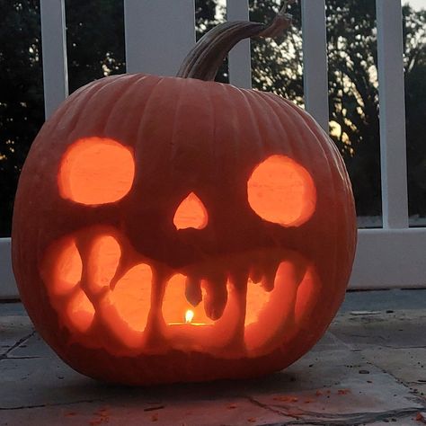 pumpkin pumpkin Pumkin Decorate Ideas Scary, Curve Pumpkin Ideas, Pumpkin Carving Sculptures, Easy Cool Pumpkin Carving, Craving Pumkins Ideas, Jackolantern Ideas Simple, Album Cover Pumpkin Carving, Baddie Pumpkin Carving Ideas, Bug Pumpkin Carving