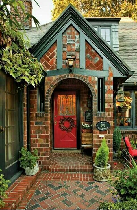 Tudor Style Homes, House Blend, Tudor House, Tudor Style, Exterior House Colors, Paint Colors For Home, English Cottage, Pretty House, Brick House