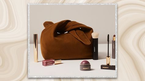 Merit Beauty Signature Bag: How to Get The Chicest Makeup Bag For Free – StyleCaster Merit Makeup Bag, Merit Makeup, Merit Beauty, Makeup Bag Pattern, Sangria Color, Dewy Makeup Look, Diy Makeup Bag, Beauty Tips Hair, Minimalist Makeup